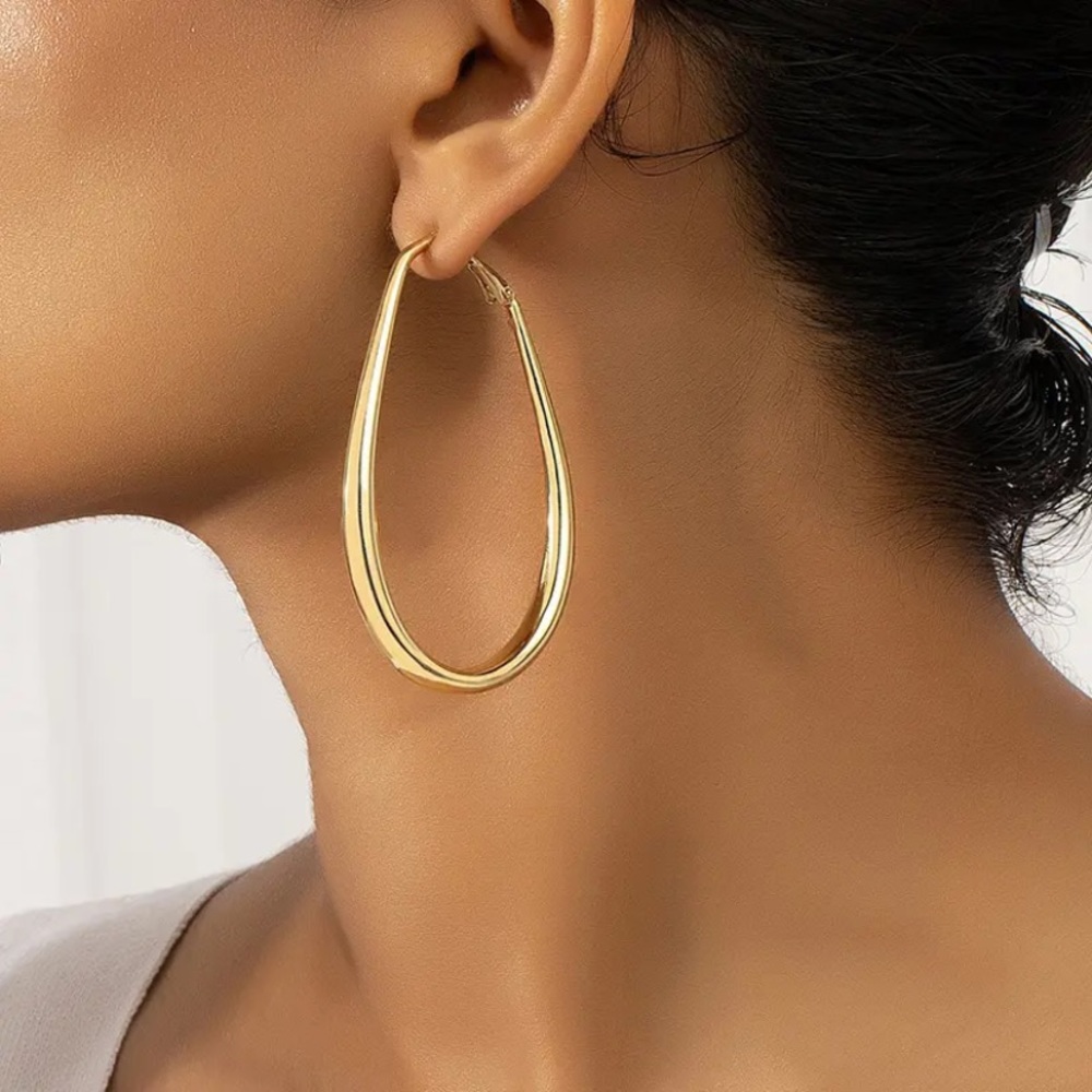 NWT 18k GOLD PLATED EARRINGS